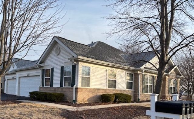 16300 Crescent Lake Drive, Crest Hill, IL 60403