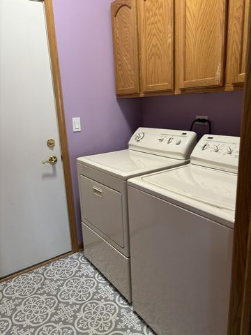 16300 Crescent Lake Drive, Crest Hill, IL 60403