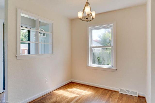 6 Linda CIR, Hampton, VA 23666