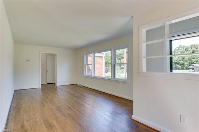 6 Linda CIR, Hampton, VA 23666