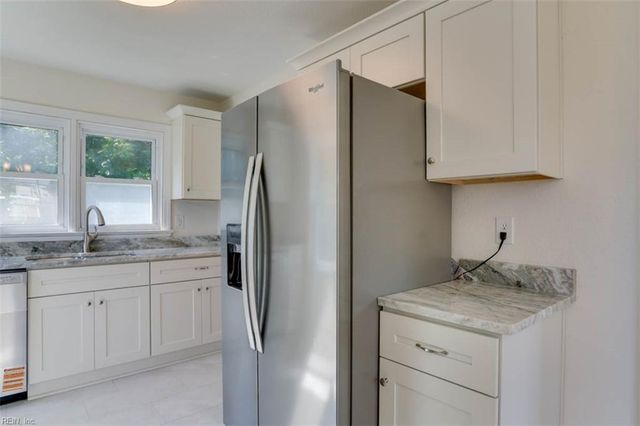 6 Linda CIR, Hampton, VA 23666