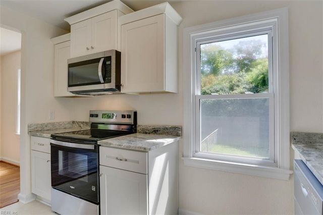 6 Linda CIR, Hampton, VA 23666