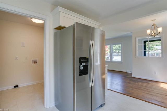 6 Linda CIR, Hampton, VA 23666