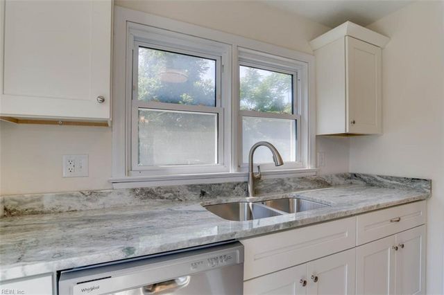 6 Linda CIR, Hampton, VA 23666