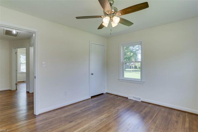 6 Linda CIR, Hampton, VA 23666