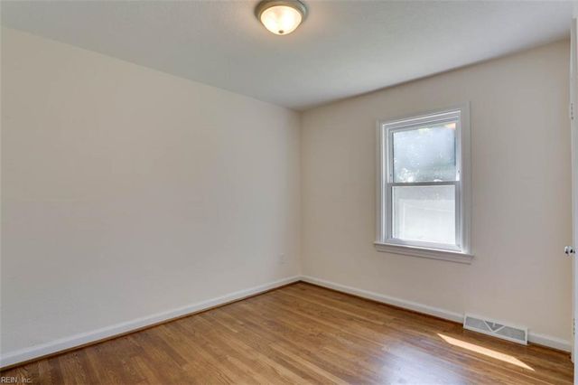 6 Linda CIR, Hampton, VA 23666