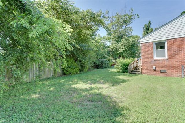 6 Linda CIR, Hampton, VA 23666