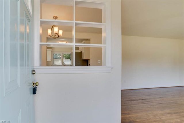 6 Linda CIR, Hampton, VA 23666