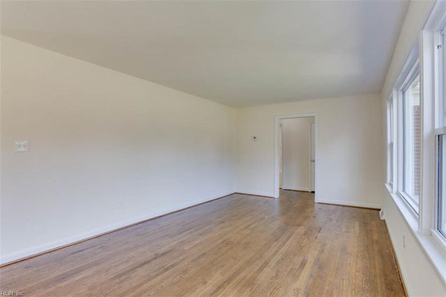 6 Linda CIR, Hampton, VA 23666