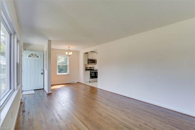 6 Linda CIR, Hampton, VA 23666