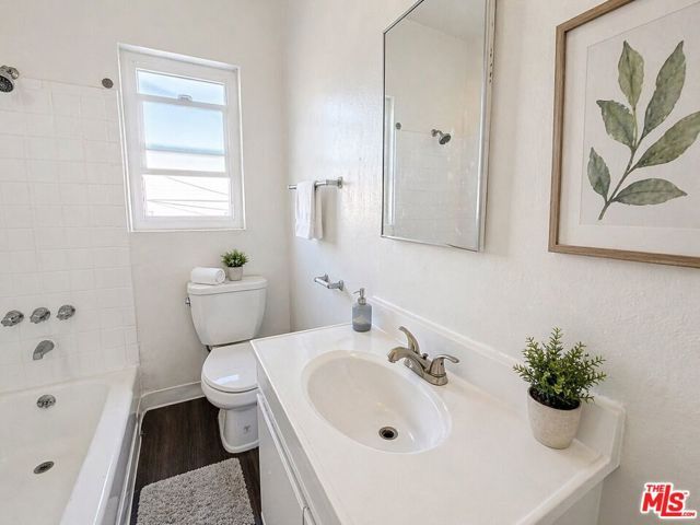 1133 W 36th Place 6, Los Angeles, CA 90007