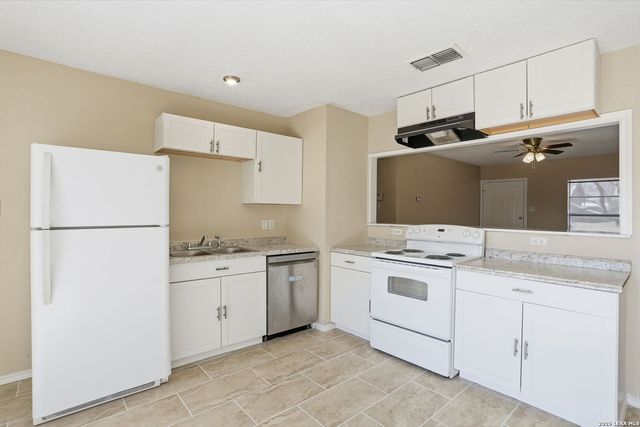 9774 Hidden Swan, San Antonio, TX 78250