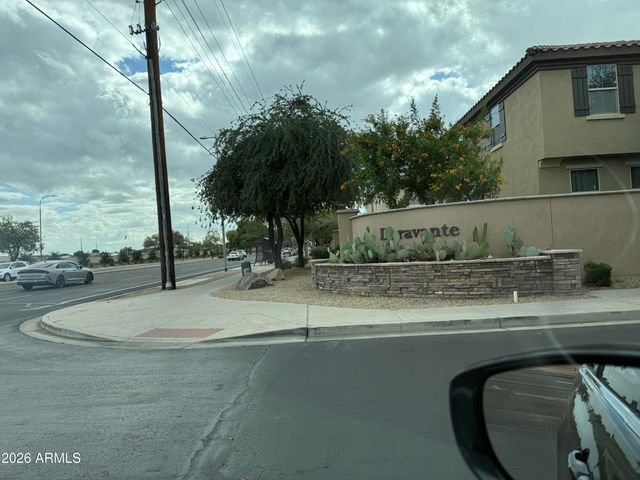 8167 W LYNWOOD Street, Phoenix, AZ 85043