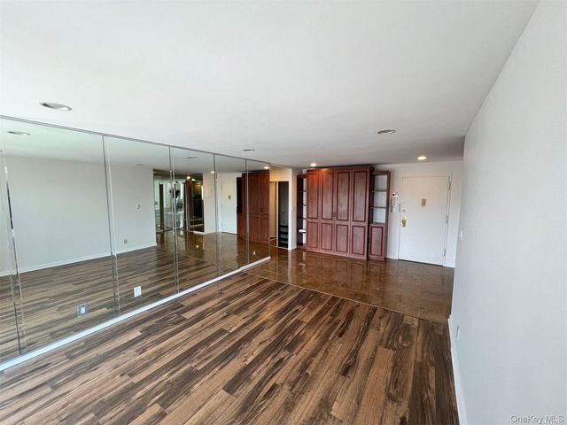 2 Richmond Road ph 6r, Lido Beach, NY 11561