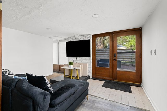 1316 E 9th Street, Davenport, IA 52803