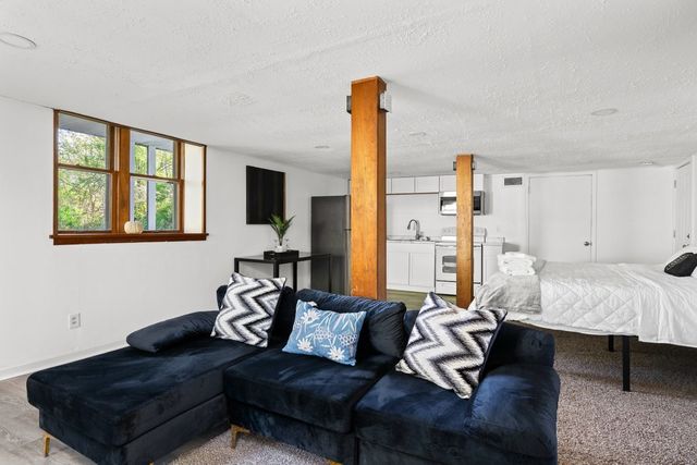 1316 E 9th Street, Davenport, IA 52803