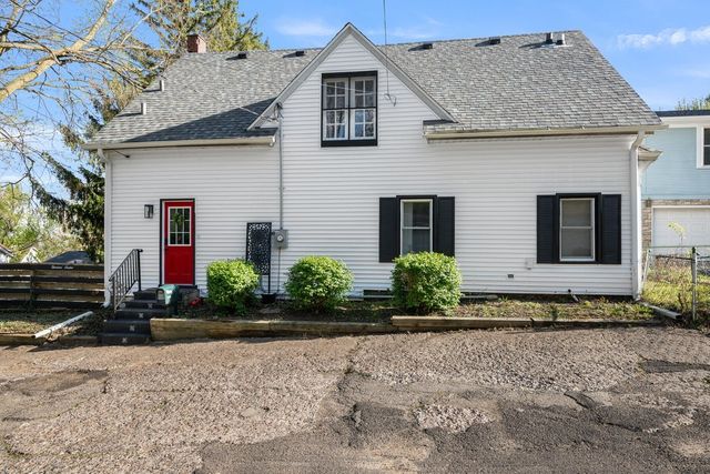 1316 E 9th Street, Davenport, IA 52803