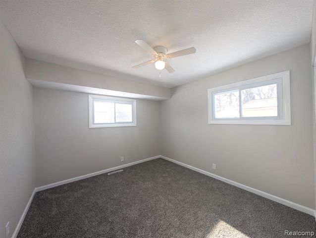 3349 Ridgecliffe Drive, Flint, MI 48532