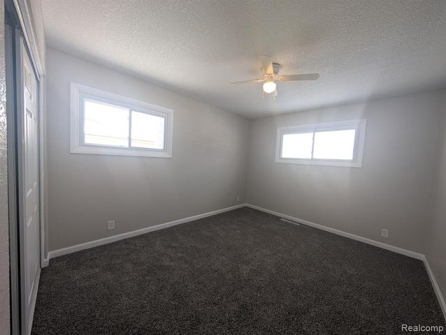 3349 Ridgecliffe Drive, Flint, MI 48532