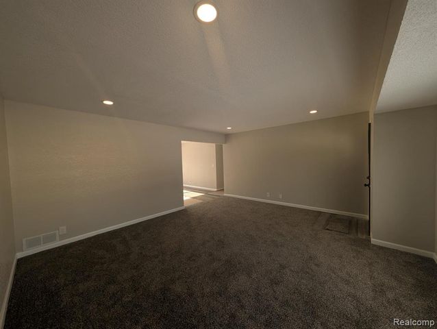 3349 Ridgecliffe Drive, Flint, MI 48532