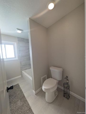 3349 Ridgecliffe Drive, Flint, MI 48532