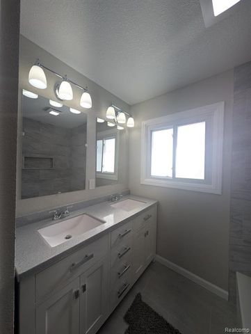 3349 Ridgecliffe Drive, Flint, MI 48532