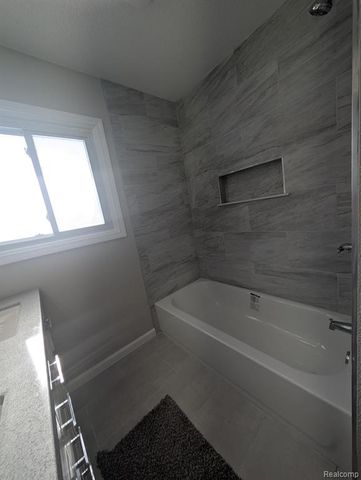 3349 Ridgecliffe Drive, Flint, MI 48532