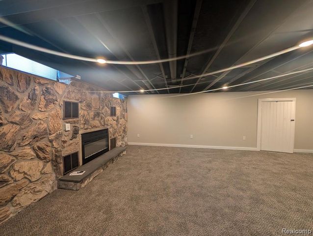 3349 Ridgecliffe Drive, Flint, MI 48532