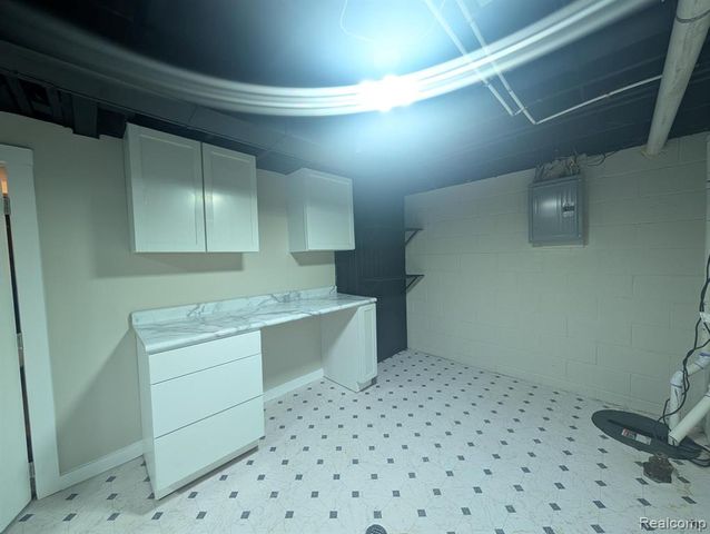 3349 Ridgecliffe Drive, Flint, MI 48532