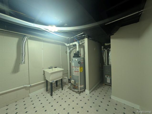 3349 Ridgecliffe Drive, Flint, MI 48532