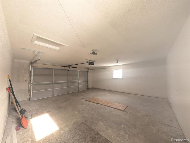 3349 Ridgecliffe Drive, Flint, MI 48532