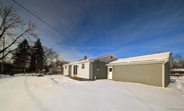 3349 Ridgecliffe Drive, Flint, MI 48532