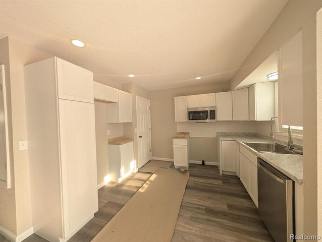 3349 Ridgecliffe Drive, Flint, MI 48532