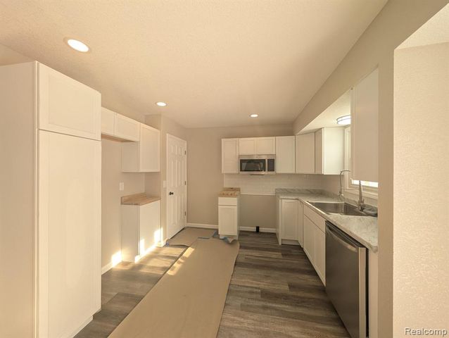 3349 Ridgecliffe Drive, Flint, MI 48532