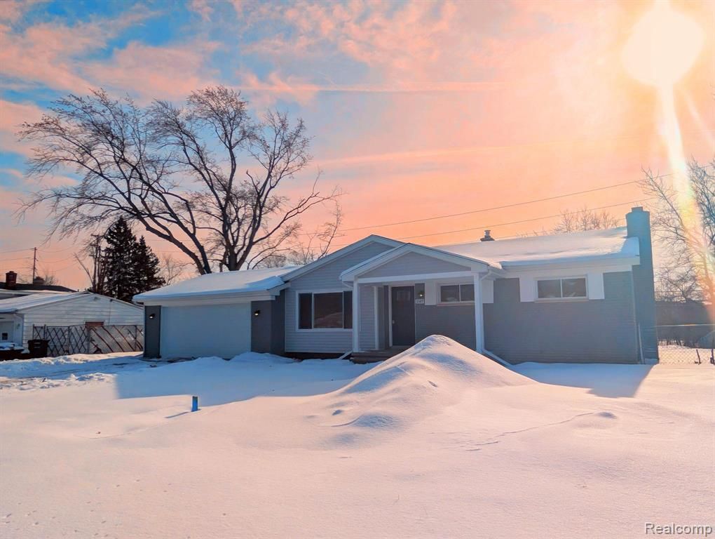 3349 Ridgecliffe Drive, Flint, MI 48532