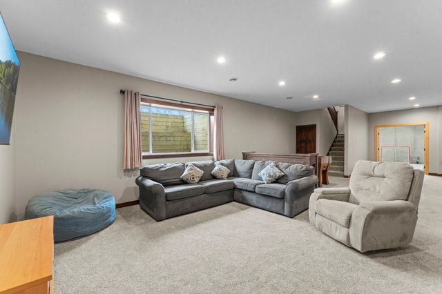 3010 Tamarack Place, Cambridge, MN 55008