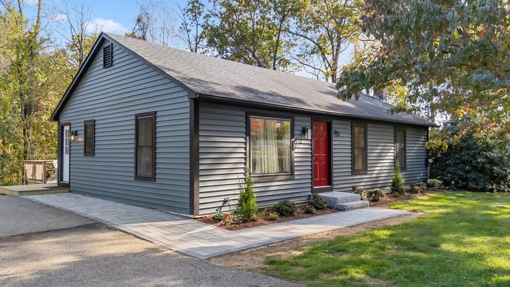 89 River Rd, Sturbridge, MA 01566