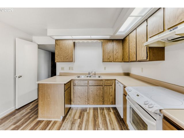 650 Sw MEADOW Dr 219, Beaverton, OR 97006