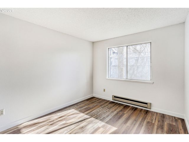 650 Sw MEADOW Dr 219, Beaverton, OR 97006