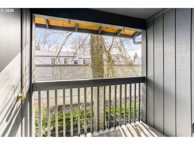 650 Sw MEADOW Dr 219, Beaverton, OR 97006