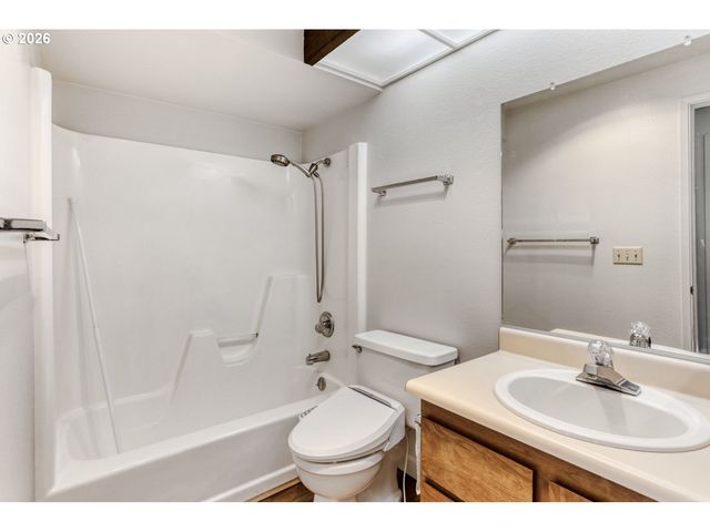 650 Sw MEADOW Dr 219, Beaverton, OR 97006