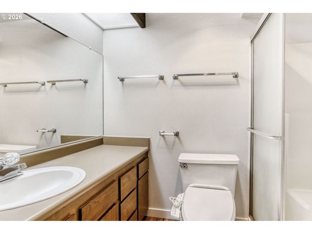 650 Sw MEADOW Dr 219, Beaverton, OR 97006