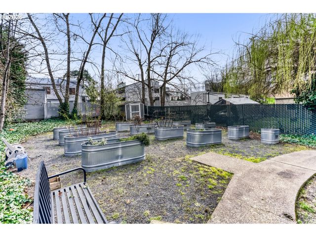 650 Sw MEADOW Dr 219, Beaverton, OR 97006