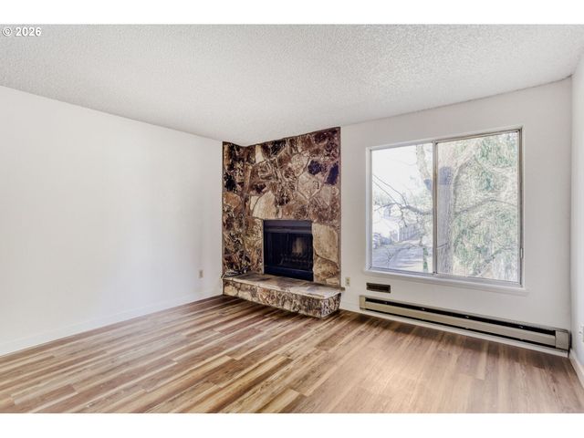 650 Sw MEADOW Dr 219, Beaverton, OR 97006