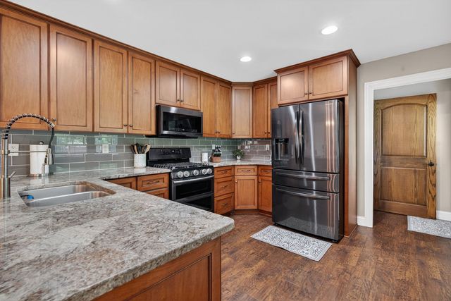 23854 W ESSEX Drive, Channahon, IL 60410