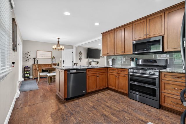 23854 W ESSEX Drive, Channahon, IL 60410