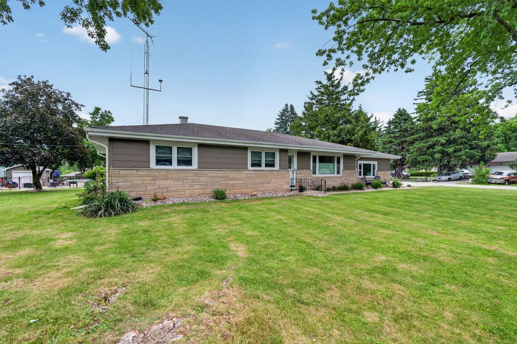 23854 W ESSEX Drive, Channahon, IL 60410