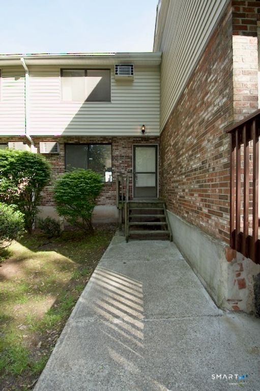 839 Blackstone Village 839, Meriden, CT 06450