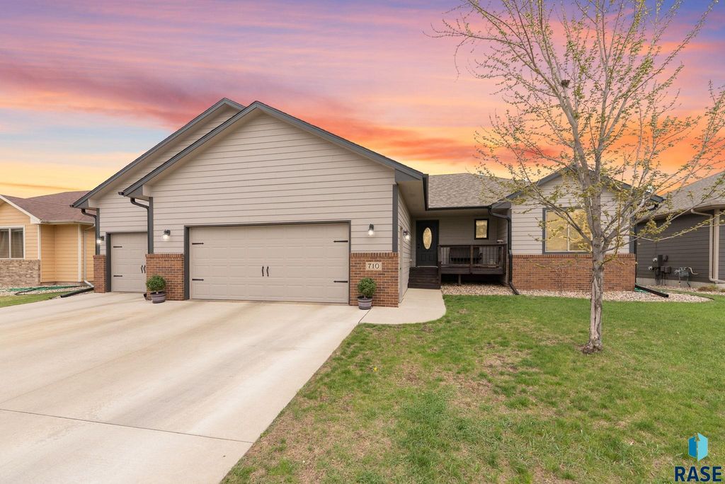 710 Fox Ct Court, Tea, SD 57064