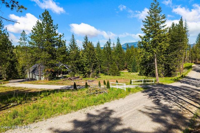 261 Hawkwind Trail, Cocolalla, ID 83813